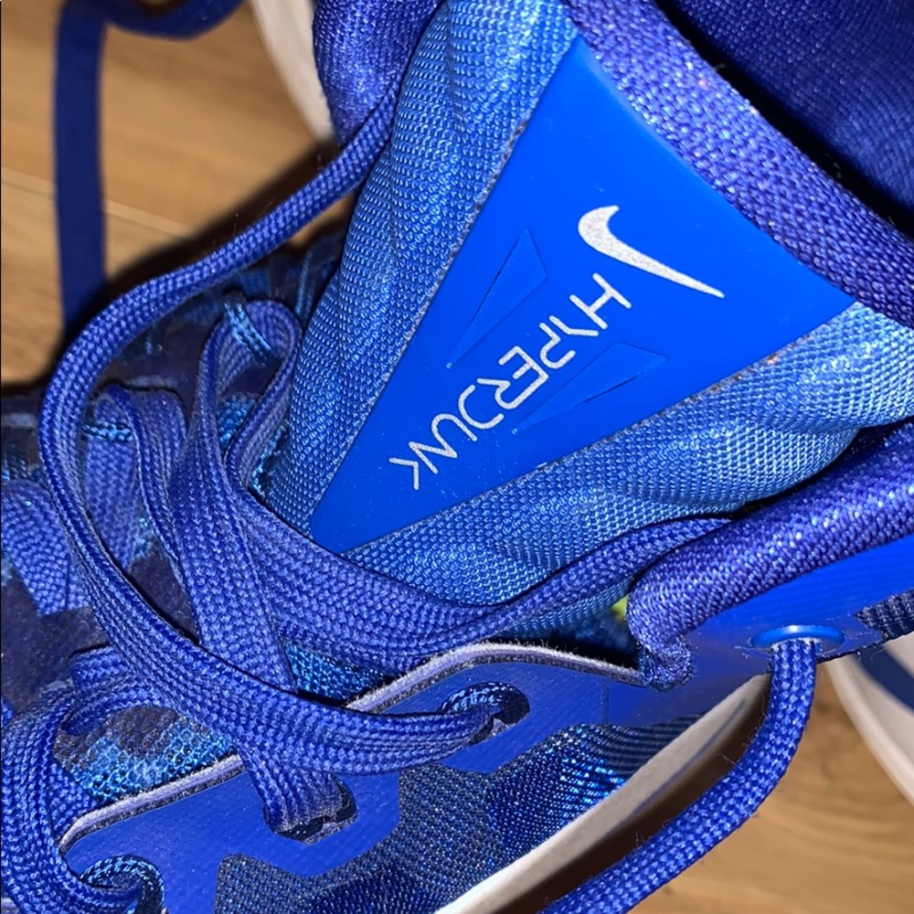 Hyper dunk basketball shoes